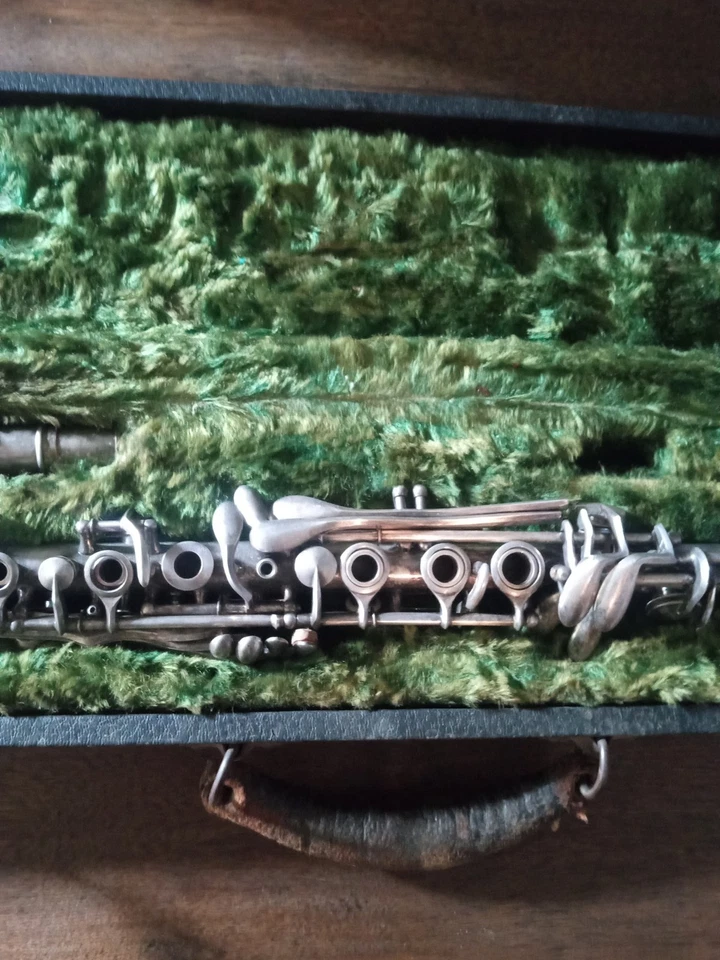 VINTAGE CLEVELAND CLARINET MADE BY H.N. WHITE CO. CLEVELAND, OHIO - Image 3 of 4