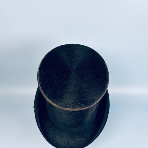 ANTIQUE SILK TOP HAT SMALL / CHILDS - DAMAGED - OLIVER TWIST ARTFUL DODGER ! - Picture 4 of 8