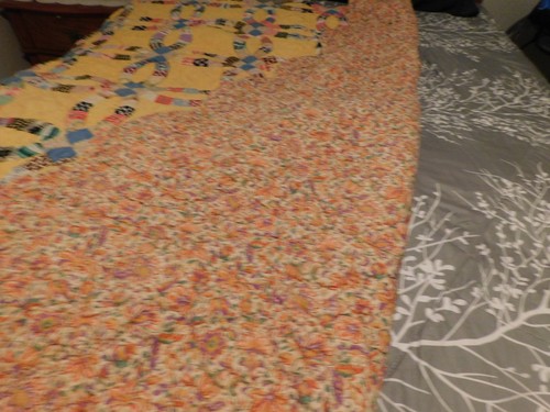 25-1046 Vintage 58" x 72" Handarbeit handgenäht Doppel Ehering Quilt gelb - Bild 10 von 10