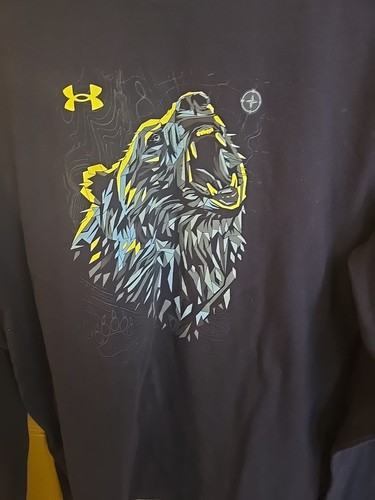 Boys YXL Under Armour Bear Optics Long Sleeve Graphic Tee Navy Blue Yellow  - Picture 3 of 7