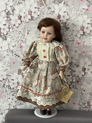 Sammlerpuppe Porzellanpuppe  Belinda  Euro Souvenirs Collection
