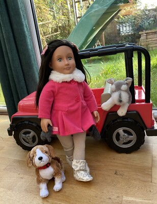 Our Generation SNOW SWEET WINTER Set Mantel Fäustlinge, 4x4 Jeep dunkelrosa und Welpe