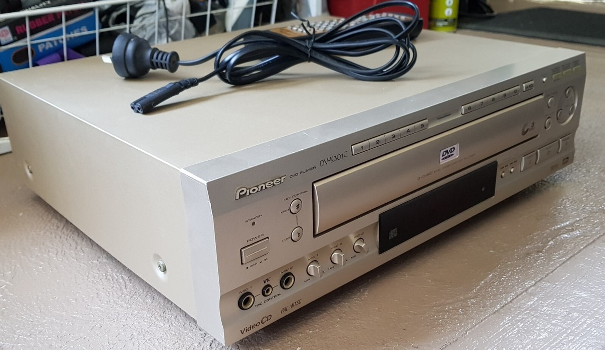 Pioneer カラオケができるDVDプレーヤー　DV-K301C Amazon | PIONEER パイオニア DV-K301C (ゴールド) 3-Disc DVD