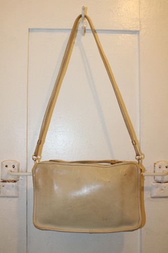 COACH Bone Ivory Leather Basic Bag Zip Clutch Crossbody NY USA Vintage ***READ** - Picture 5 of 22