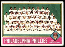 1976 Topps #384 Philadelphia Phillies / Danny Ozark Phillies