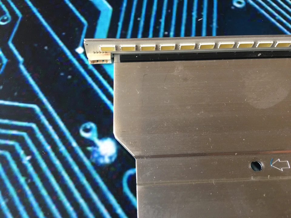 STRISCIA BARRA LED 40RL933 LJ64-03501A TOSHIBA  - Immagine 2 di 3