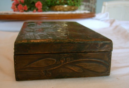 Antique ART NOUVEAU EMBOSSED COPPER COVERED BOX Tulips Stunning! - Picture 6 of 8