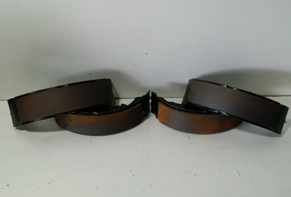Zapatas de freno de tambor traseras Bendix R622L para Peugeot 84-88 Foto 2 de 4
