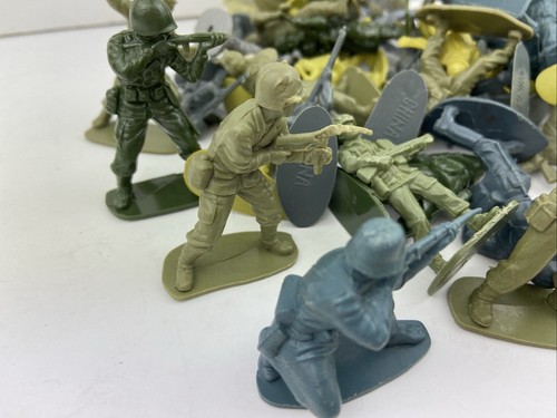 Paquete Toy Soldiers x 78+, plástico multicolor, figura de acción hombres del ejército, en muy buena condición. - Imagen 3 de 8