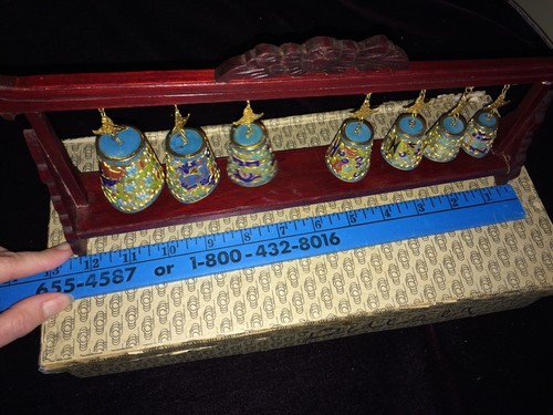 Vintage erhöhte Cloisonne abgestufte hängende Glocken Set (eine fehlt Glocke) - Bild 5 von 5