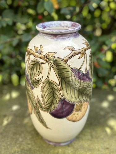 Moorcroft COBRIDGE Pottery "Plum" Vase 21.5 cm - Picture 6 of 20