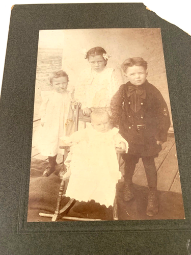 Antiker Fotokarton vier Kinder Familienportrait Geschwister schwarz-weiß - Bild 2 von 5