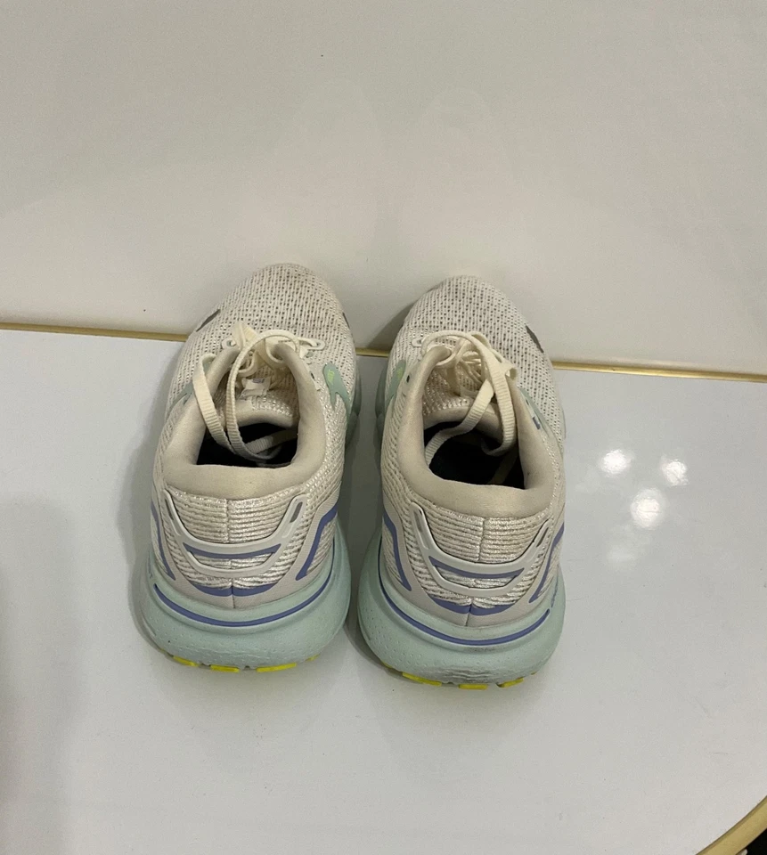 Brooks women’s Ghost 15 Neutral Running shoe US Size 8 coconut/Skylight - Image 3 of 4