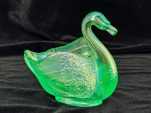 De Colección Fenton Uranio VERDE HIELO Carnaval Vidrio Cisne Iridiscente Figura Plato Brilla - Imagen 2 de 11