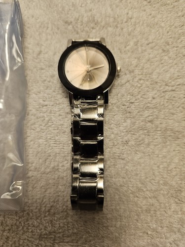 RELOJ CUARZO NUEVO NUNCA USADO EN SOPORTE Y CAJA GRAN REGALO NAVIDAD "Leer" - Imagen 2 de 6