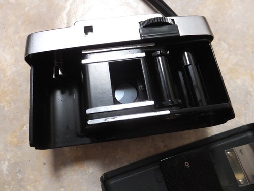 Olympus Pen EE Half Frame 35mm Film Camera Nice Clean Example - Picture 11 of 13