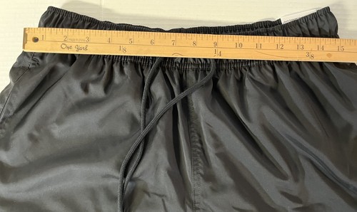 Nike Men’s Sportswear Nylon Standard Fit Above The Knee Length Shorts Sz Med NWT - Foto 6 di 8