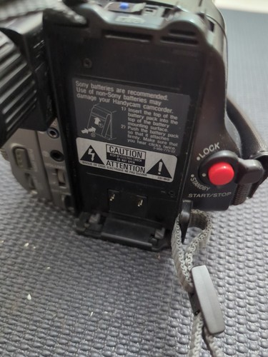 Sony Handycam CCD-TRV21 Video8 Camcorder With Power Adapter - Picture 3 of 15