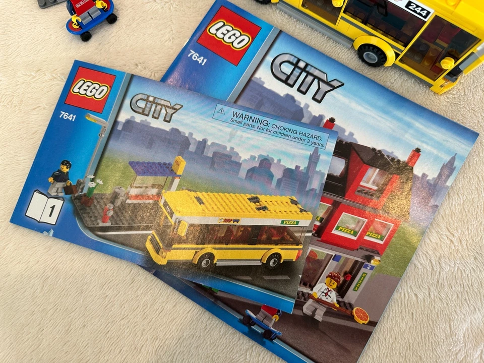 LEGO CITY: City Corner (7641) Clean, Complete, & Sorted W/ Minifigures & Inst. - Image 4 of 4