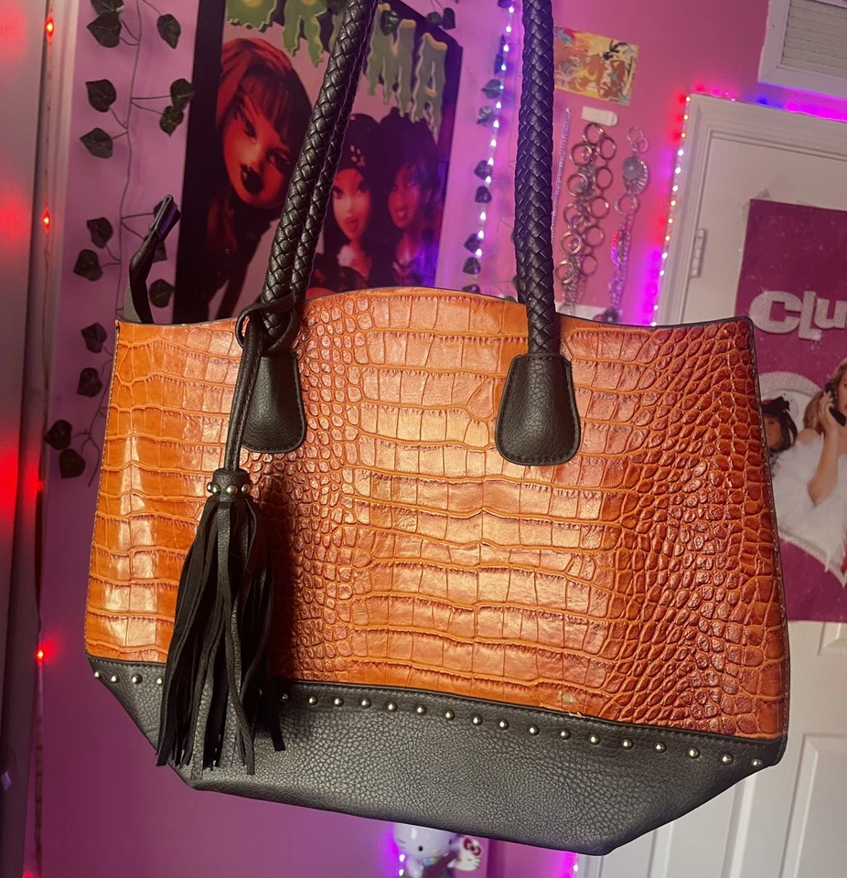 Vintage Orange and black 2000’s crocodile leather purse w/ tassle - Image 4 of 4