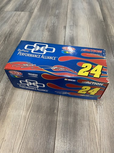 1:24 Jeff Gordon #24 DuPont Performance Alliance 1 of 900 Action NASCAR 2005 - Picture 5 of 6