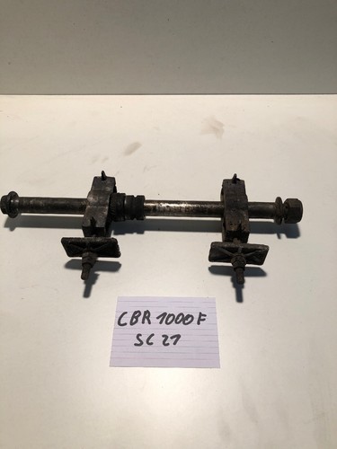 Honda CBR 1000 F SC 21 Hinterradachse Steckachse Kettenspanner Schwingenachse