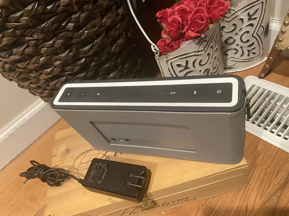 Bose Soundlink III Bluetooth Speaker-Silver-/W Cover Bose Sound