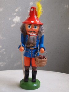 vintage-german-nutcracker-034-mushroom-collector-034-28cm-christmas-collectors