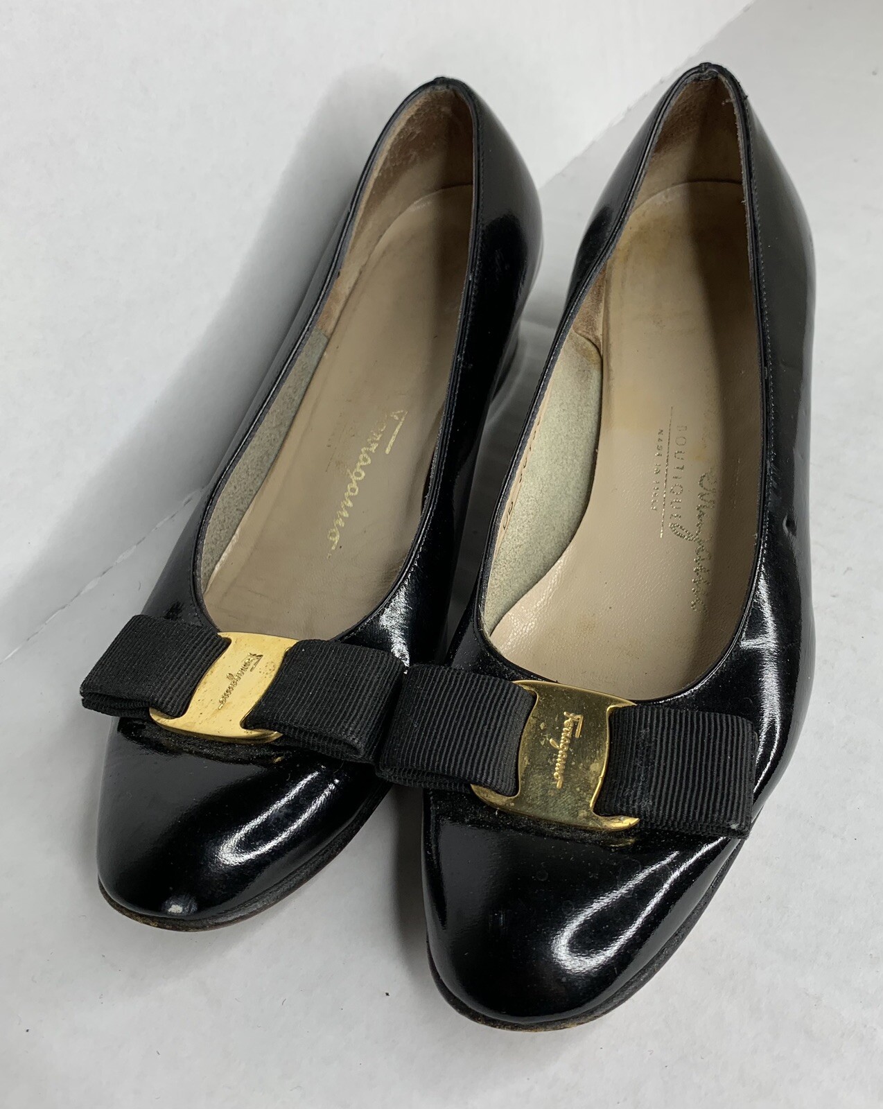 Classic Salvatore Ferragamo low 1-inch 