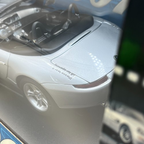 AUTOart 1/18 BMW Z8 Silver The World is Not Enough 1999 James Bond 70511 - Picture 10 of 19