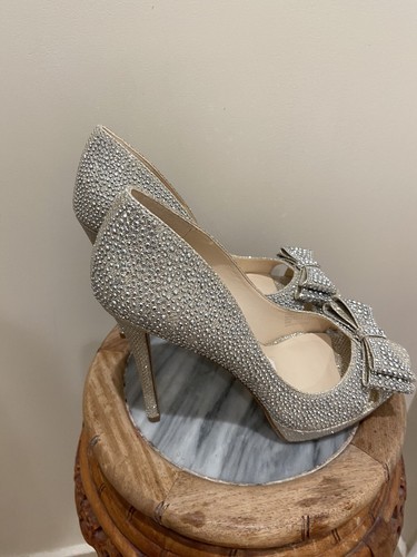 INC International Concepts Vernaa Rhinestone Bow Silver Platform Heels 9 NEW - Picture 4 of 18