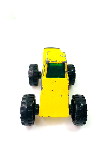 Vintage Tonka Yellow Tractor Construction Diecast 1:64 Toy Car 1992 - Picture 2 of 6