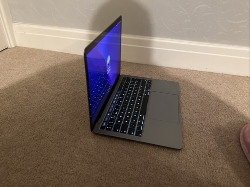 2019 Apple MacBook Pro 13in (1TB SSD, i7, 16GB) laptop Space Grey - Barely Used - Picture 3 of 4