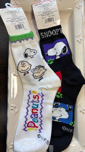 Vintage NOS Ladies Peanuts Snoopy socks Set Of 2 Pairs - Picture 2 of 3