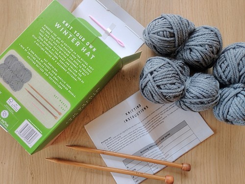 KNIT YOUR OWN WINTER HAT KIT BNIB-BEGINNERS GREY - CG B52 - Picture 3 of 3