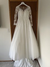 Brand new never worn size 4 wedding dress