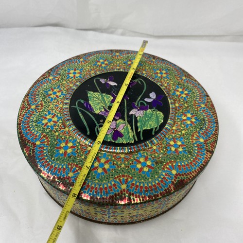 Vintage Embossed Painted Tin Made in Hong Kong 8" Across - Picture 3 of 12