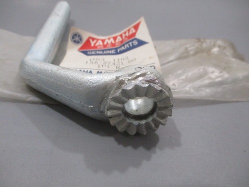NOS Yamaha OEM Right Footrest 1967 YDS5 YM2C 156-27421-00 - Picture 2 of 3