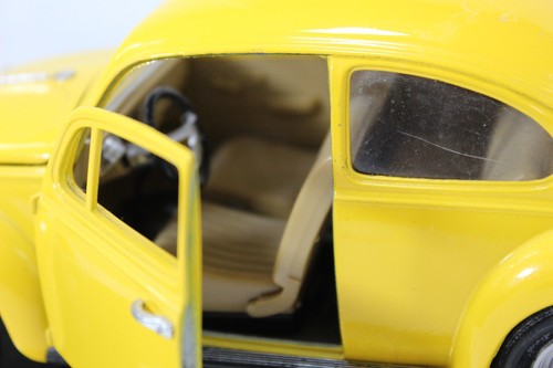 VW Yellow 1967 ClassicVOLKSWAGEN BEETLE W/STAND 1:18 METAL - Picture 5 of 8