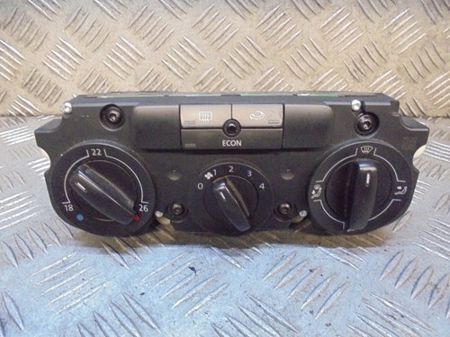 VOLKSWAGEN GOLF 2005 1.6 SE FSI MK5 3DR CLIMATE CONTROL PANEL - Picture 1 of 2