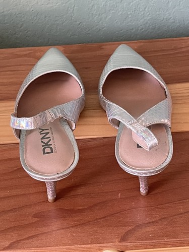 DKNY heels 2.5” Silver shimmers colorful Actual Size 7.5-8 - Picture 8 of 9