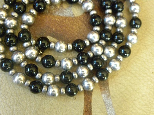 ONYX & STERLING SILVER BEADED NECKLACE 24" SIGNED "DEC" - Picture 8 of 12