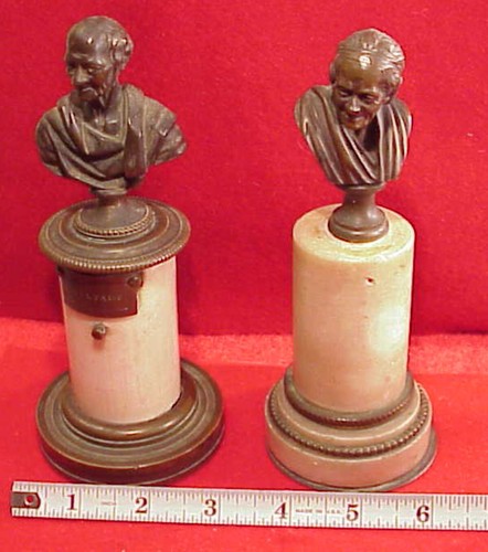 Französische Bronzebüsten von Jean Jacques Rousseau & Voltaire auf Marmorsäulen 19. Jh.