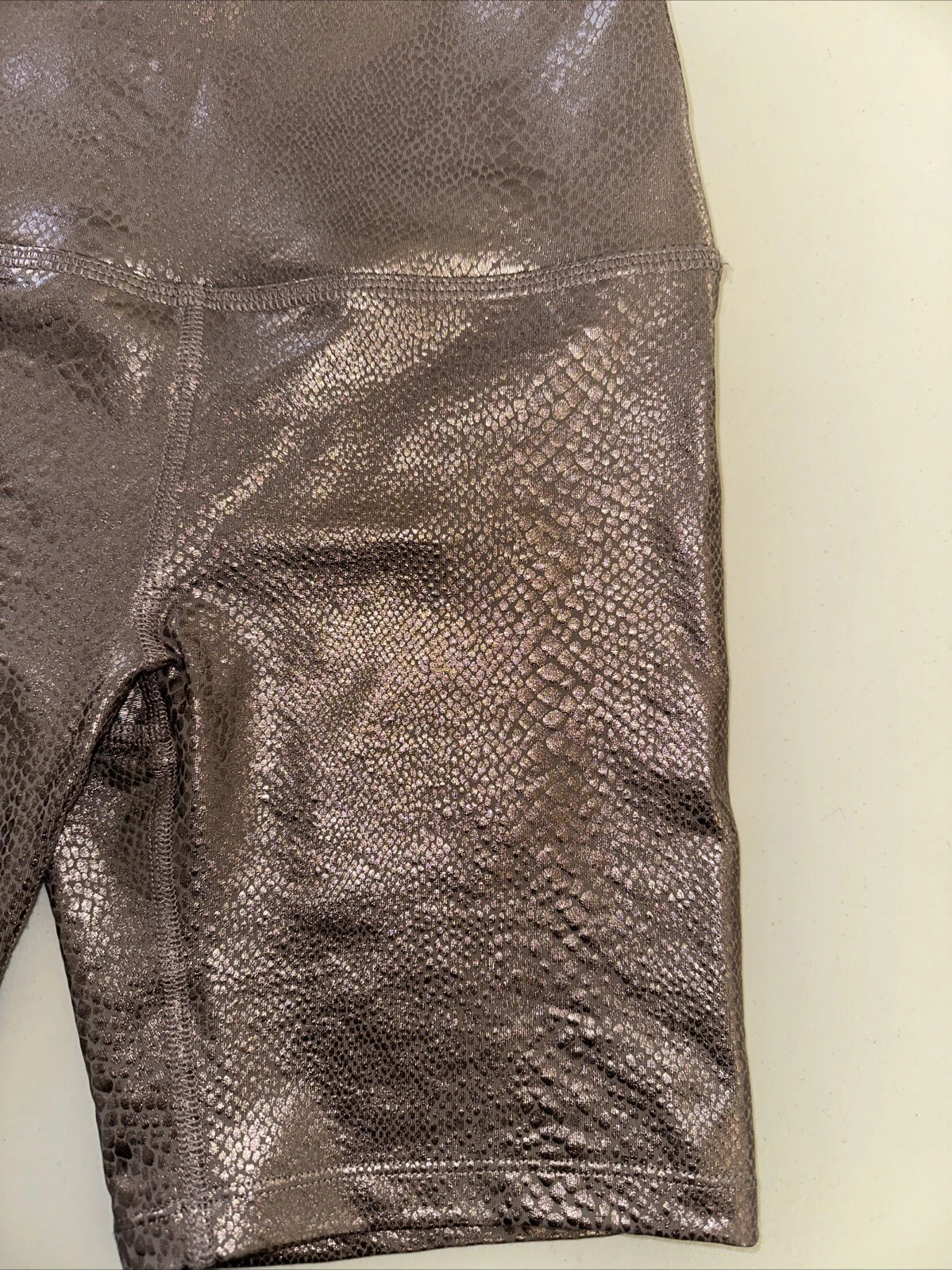 beyond-yoga viper metallic biker shorts