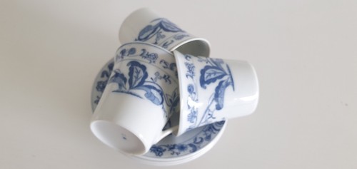 Antique Blue & White Hand Painted Porcelain Set of 3 Tea cups & Saucers . - Picture 10 of 10