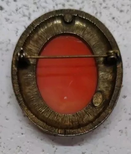 Vtg Carved Resin Cameo Brooch Woman's Face Right Gold Tone Estate Pin 1.5”  - Picture 2 of 2