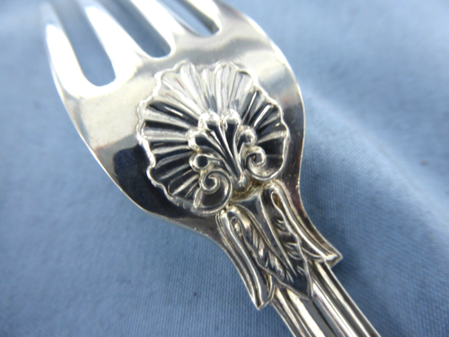 AN ANTIQUE STERLING SILVER FIDDLE THREAD & SHELL DESSERT FORK.LONDON 1856. - Picture 6 of 10