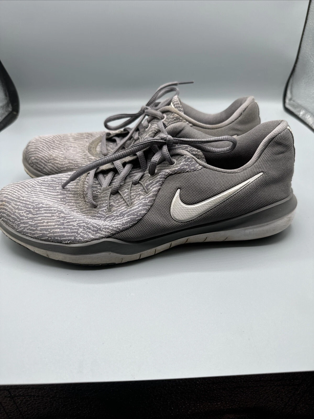 Chaussures de course baskets grises Nike Flex Supreme TR 6 AH8176 019 pour femme pointure 9,5