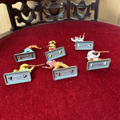 BRITAINS DEETAIL SET 6 APACHES ON FOOT TOY SOLDIERS - Picture 4 of 6