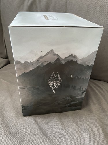 Official The Elder Scrolls V: Skyrim Dragonborn 23cm Statue Bethesda Gaya GE3452 - Picture 10 of 20